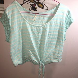 Crop top tie front at the bottom Size M
